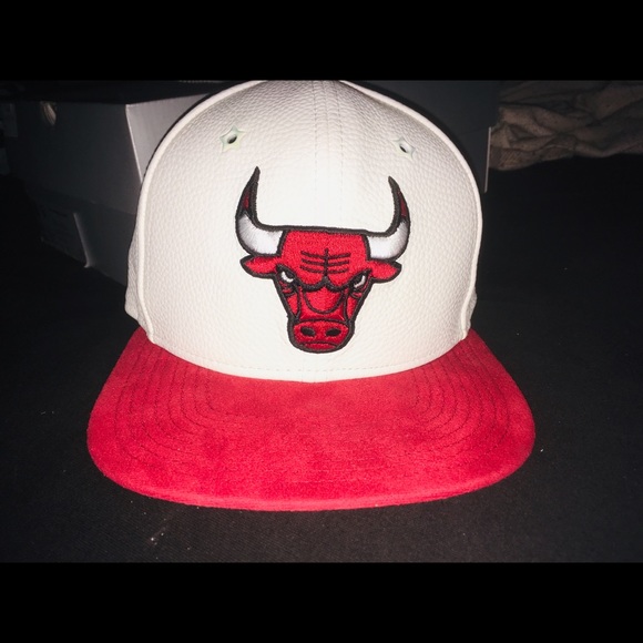 Jordan’s 13’s Cherry apple red, (Hat&Bag) - Picture 2 of 7